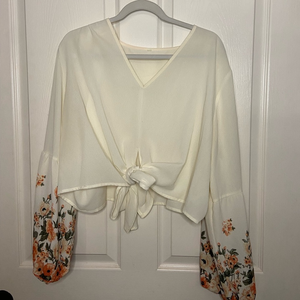 Floral Sleeve V-Neck Cropped Blouse